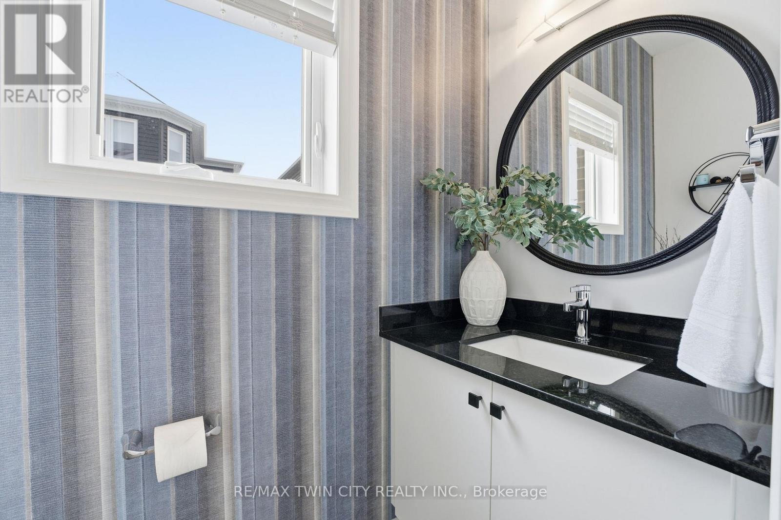 1 Bawcutt Crescent, Brant, Ontario  N3L 0G7 - Photo 4 - X12748564