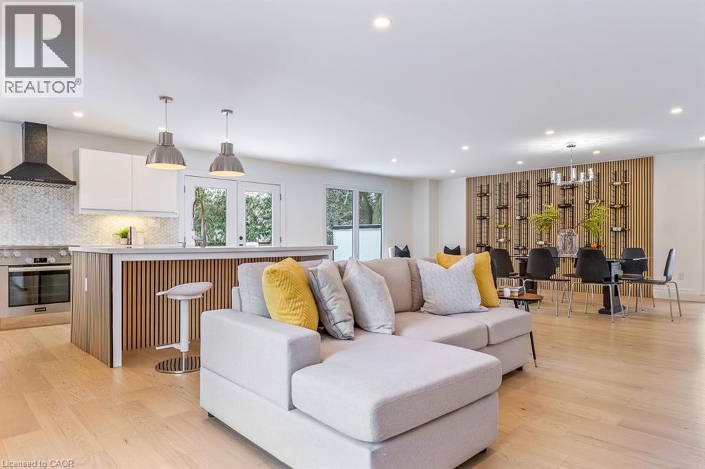 625 Sir Richards Road, Mississauga, Ontario  L5C 1A3 - Photo 8 - 40813668