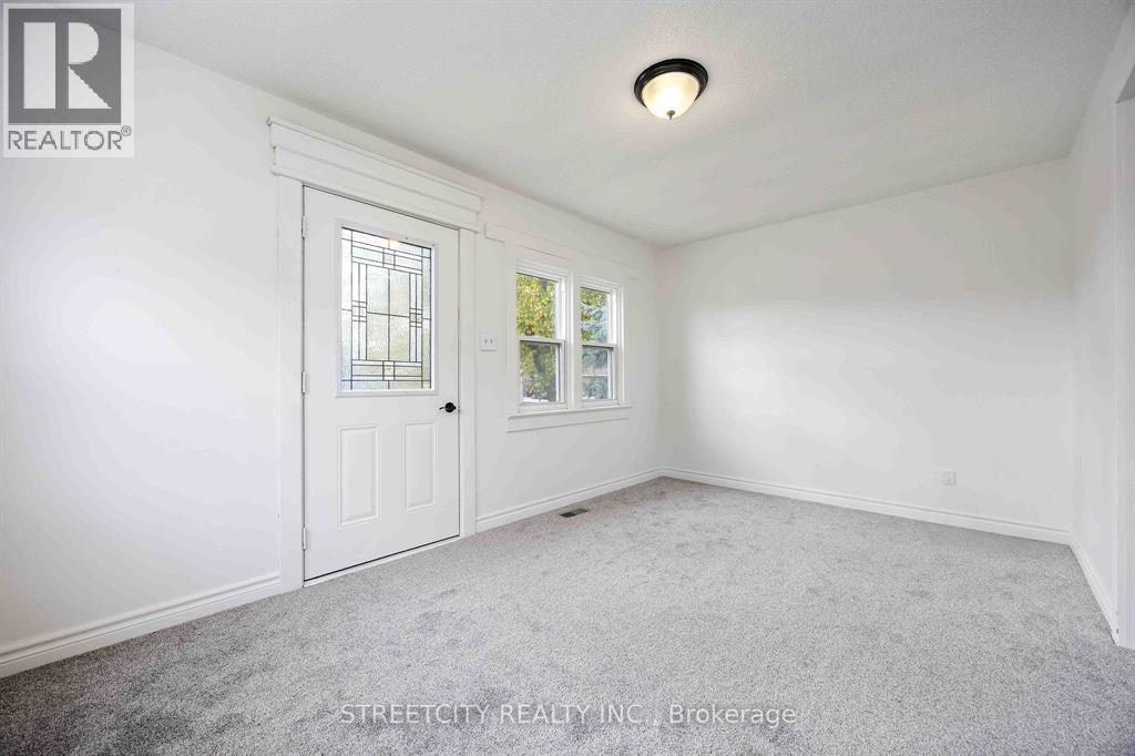 4482 Petrolia Line, Petrolia, Ontario  N0N 1R0 - Photo 3 - 26006183