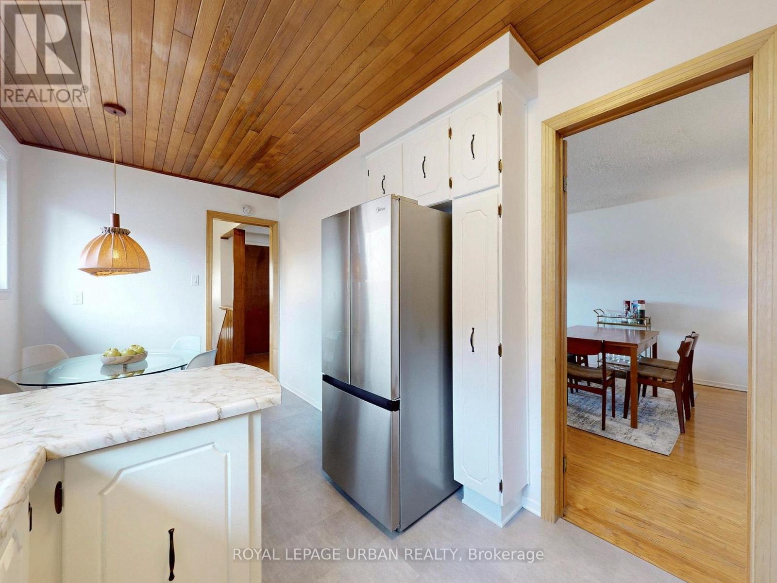 733 Consort Crescent, Mississauga, Ontario  L5C 1J8 - Photo 12 - W12920528