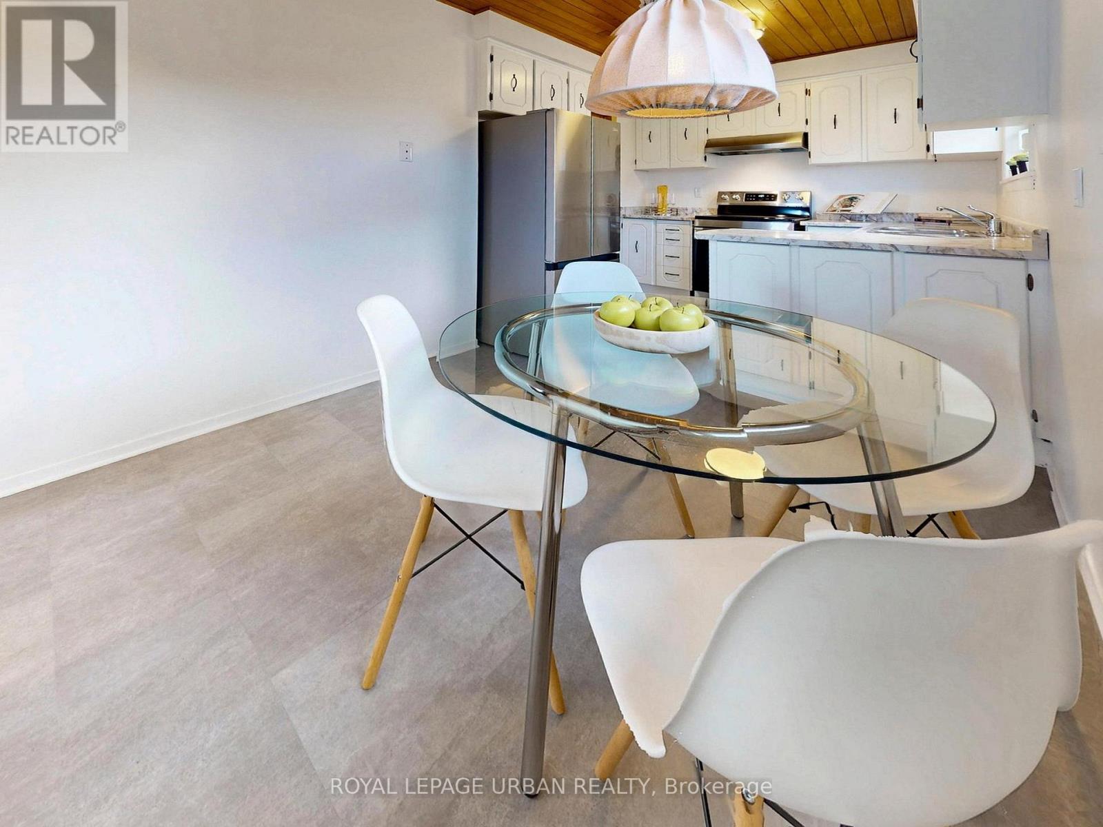 733 Consort Crescent, Mississauga, Ontario  L5C 1J8 - Photo 14 - W12920528