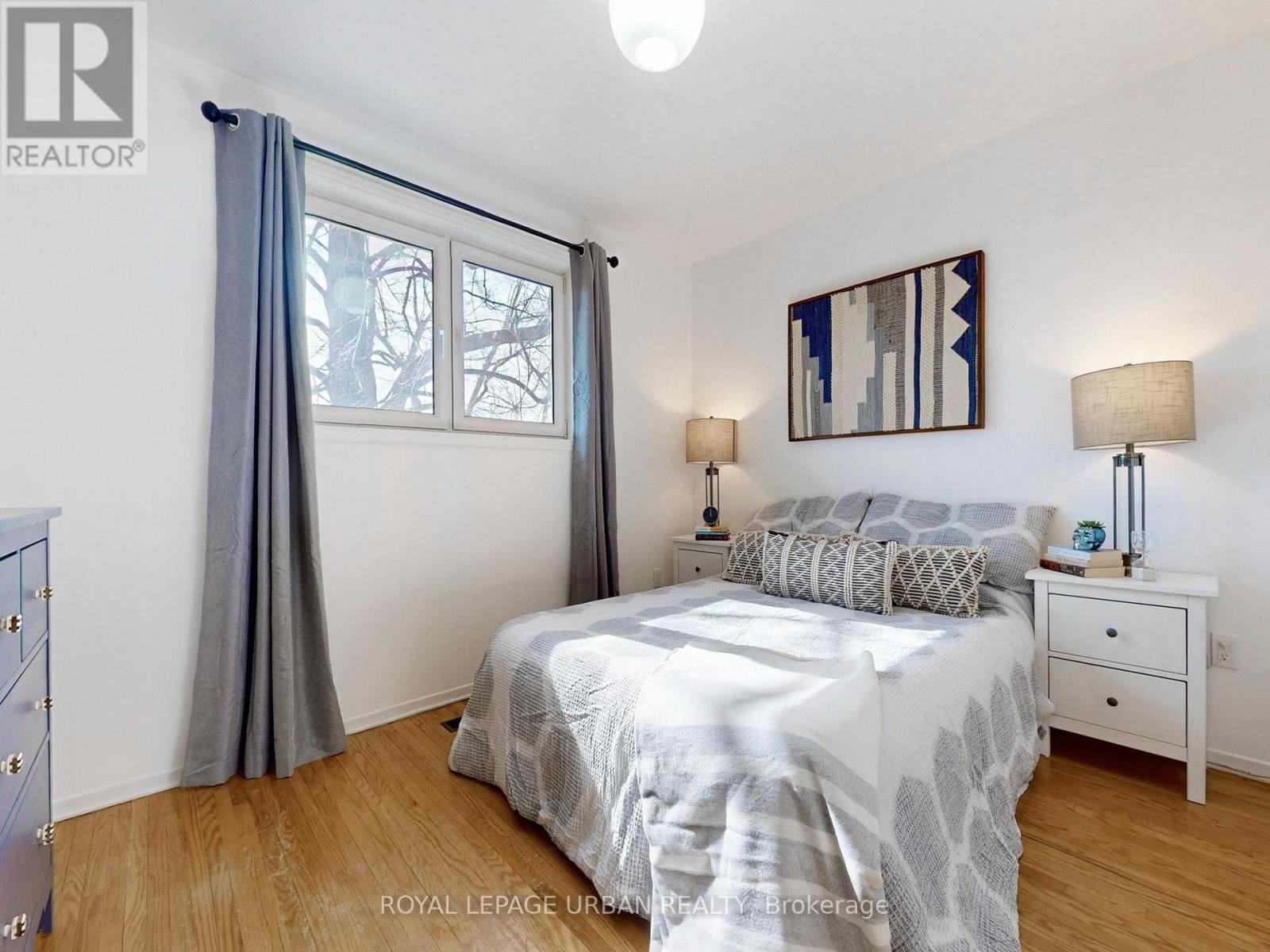 733 Consort Crescent, Mississauga, Ontario  L5C 1J8 - Photo 19 - W12920528