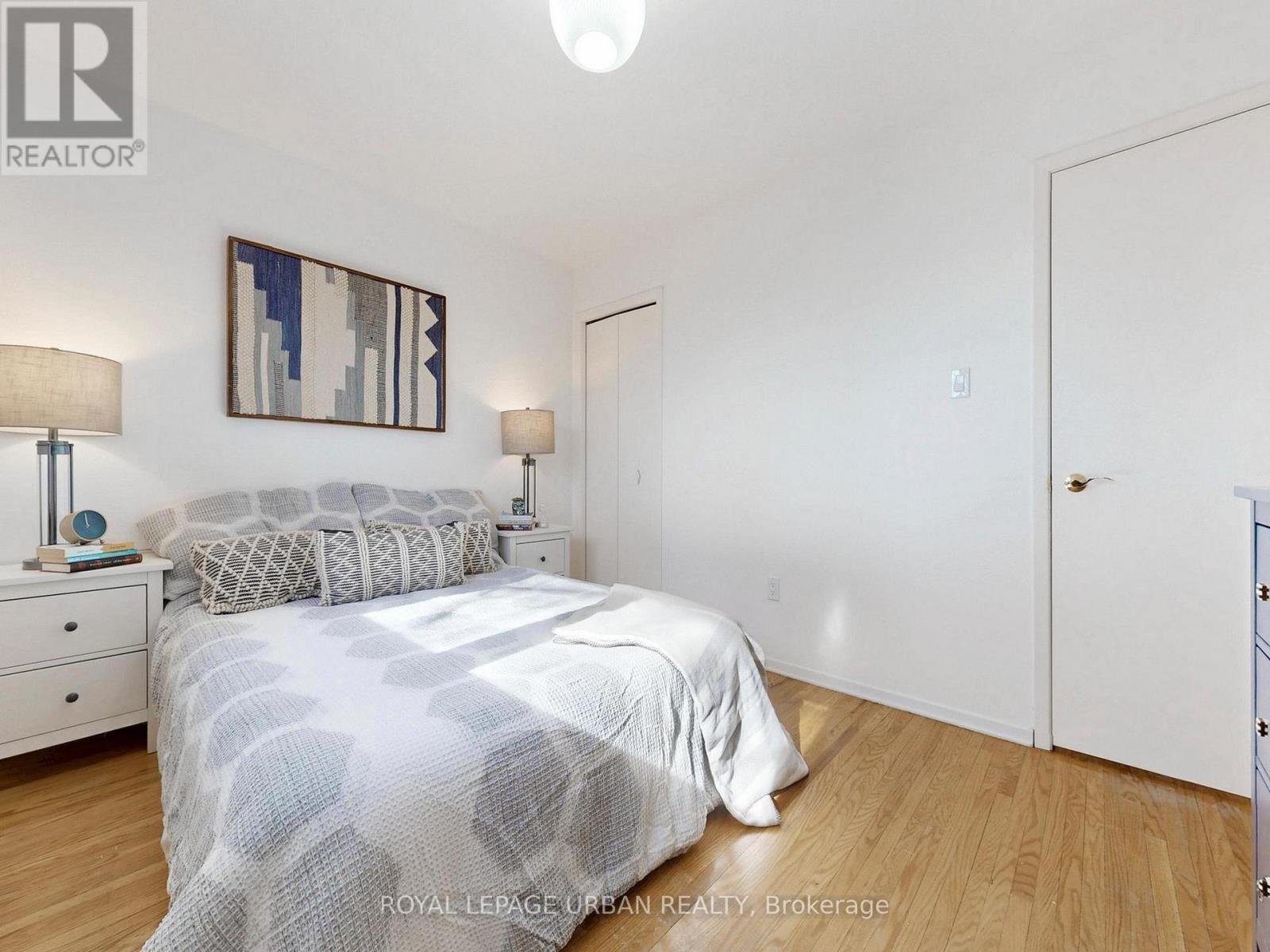 733 Consort Crescent, Mississauga, Ontario  L5C 1J8 - Photo 21 - W12920528