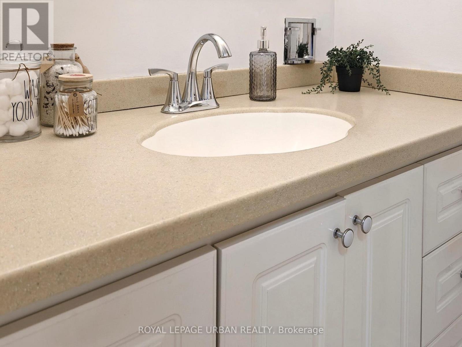 733 Consort Crescent, Mississauga, Ontario  L5C 1J8 - Photo 27 - W12920528