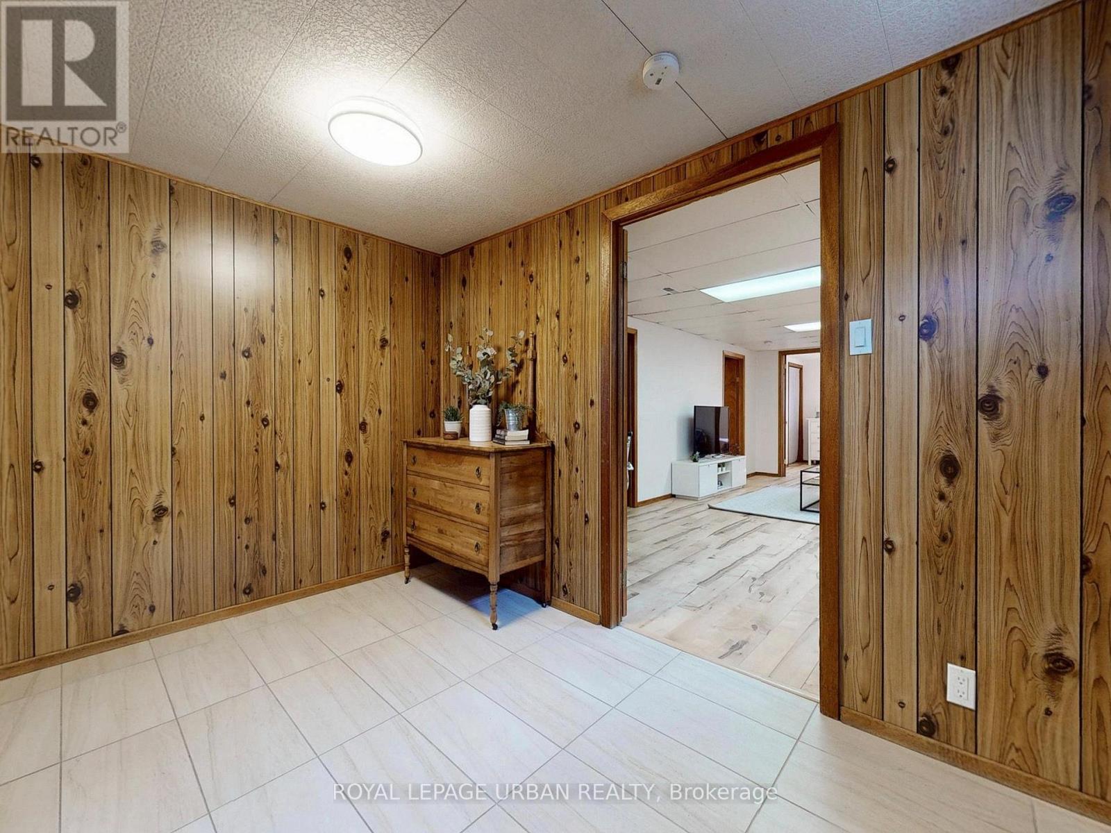 733 Consort Crescent, Mississauga, Ontario  L5C 1J8 - Photo 29 - W12920528