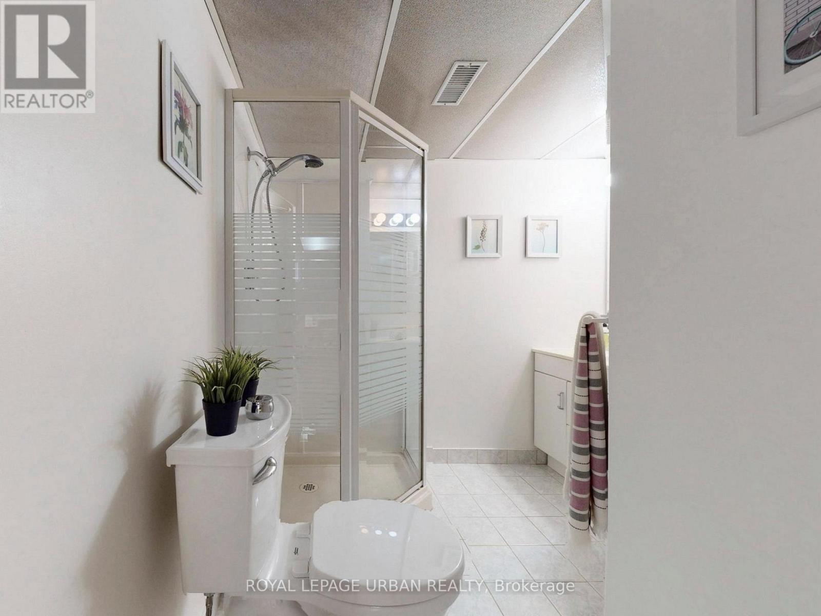 733 Consort Crescent, Mississauga, Ontario  L5C 1J8 - Photo 39 - W12920528