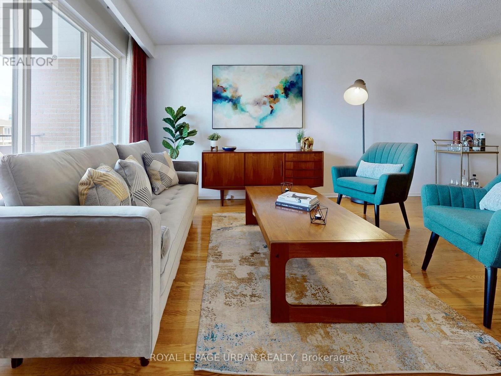 733 Consort Crescent, Mississauga, Ontario  L5C 1J8 - Photo 4 - W12920528