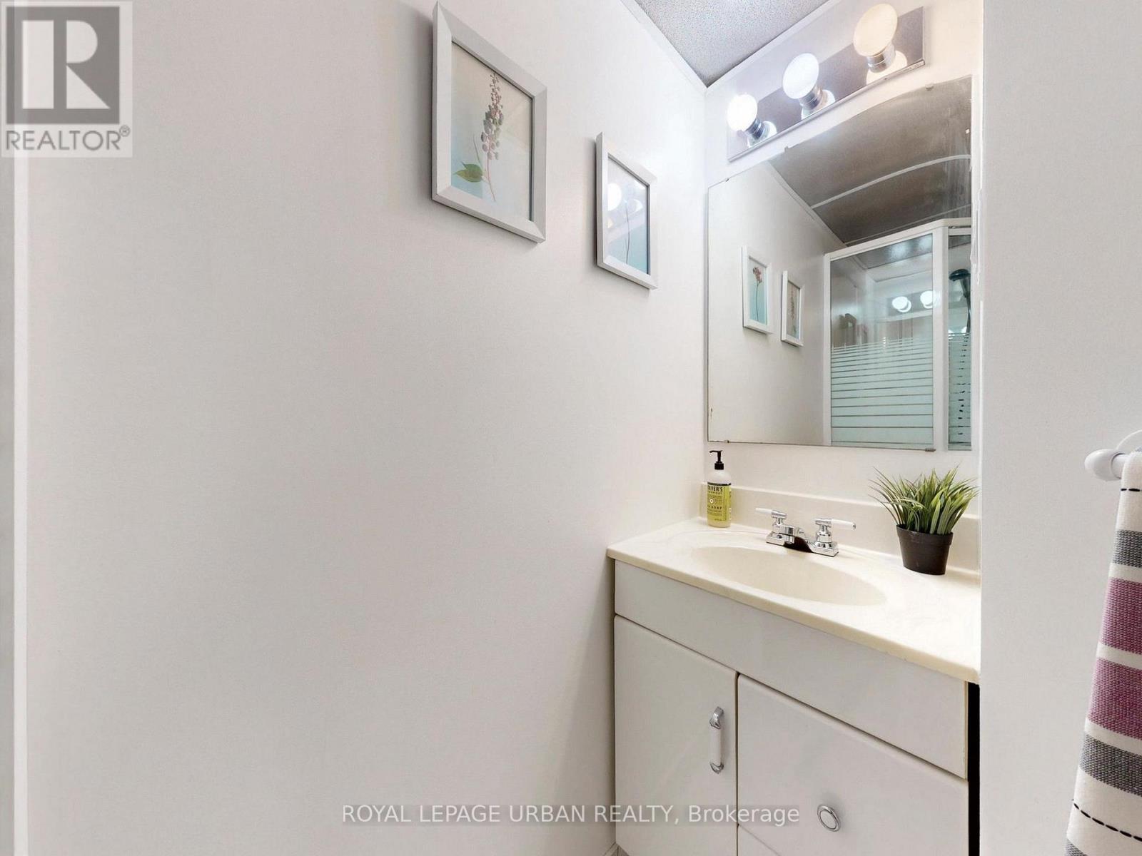 733 Consort Crescent, Mississauga, Ontario  L5C 1J8 - Photo 40 - W12920528