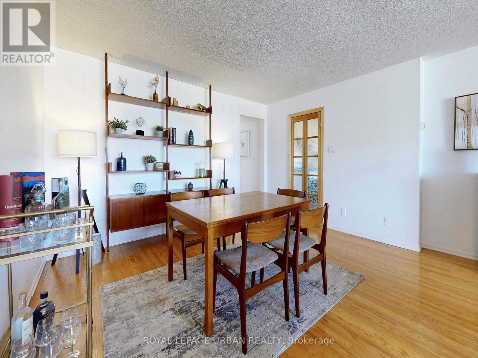 733 Consort Crescent, Mississauga, Ontario  L5C 1J8 - Photo 6 - W12920528