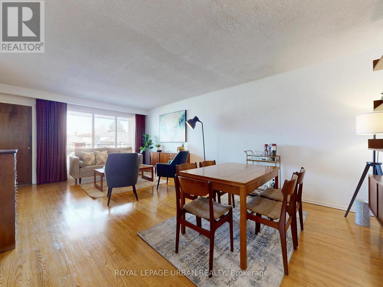 733 Consort Crescent, Mississauga, Ontario  L5C 1J8 - Photo 8 - W12920528