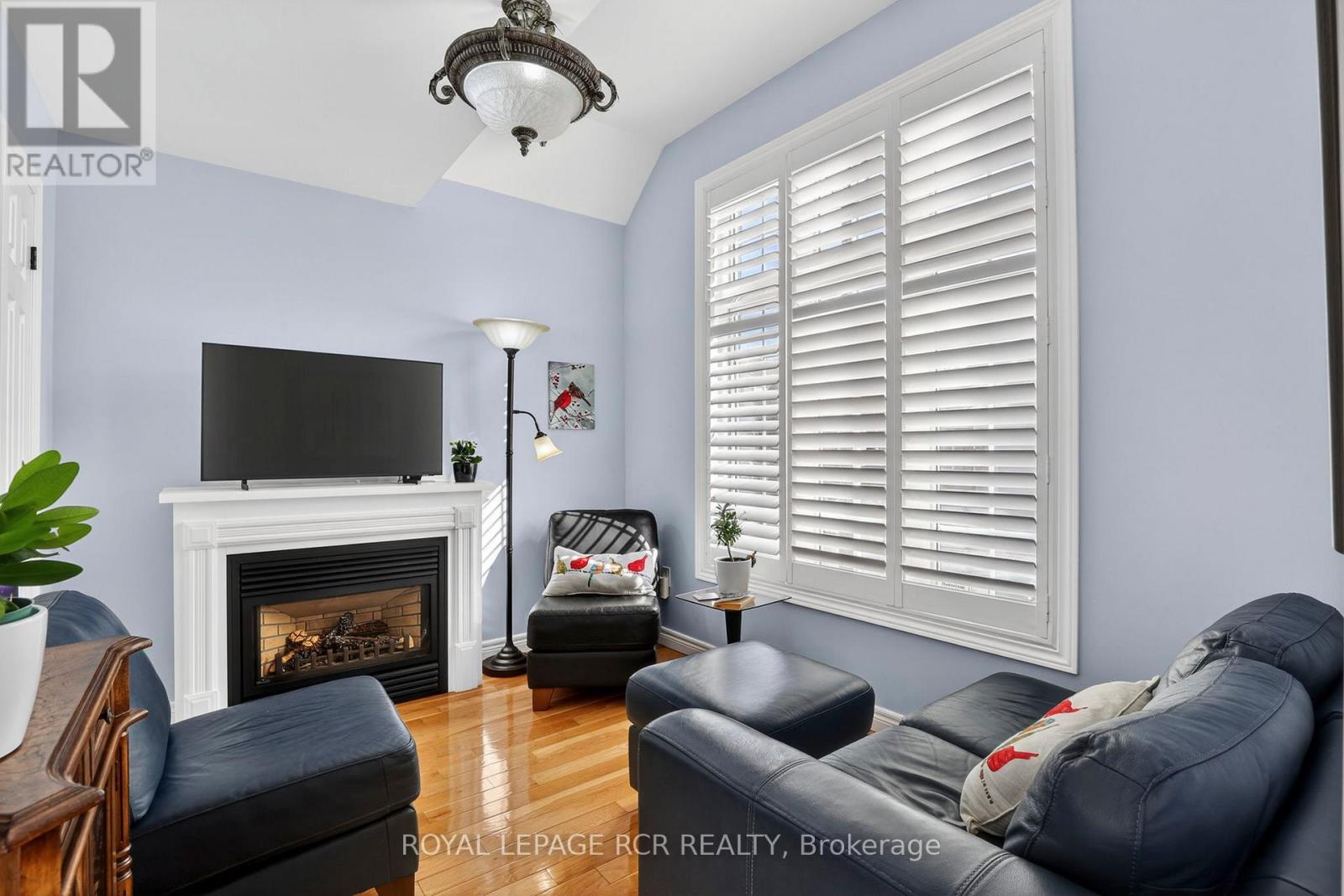 26 Nailsworth Crescent, Caledon, Ontario  L7C 1R3 - Photo 4 - W12920582