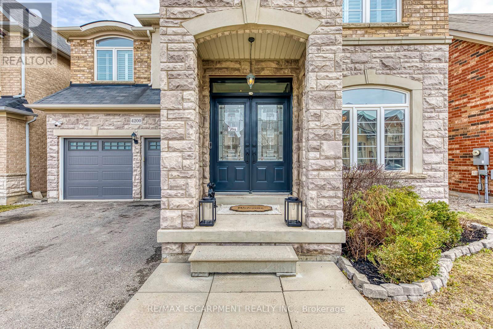 4200 Fuller Crescent, Burlington, Ontario  L7M 0M5 - Photo 2 - W12920604