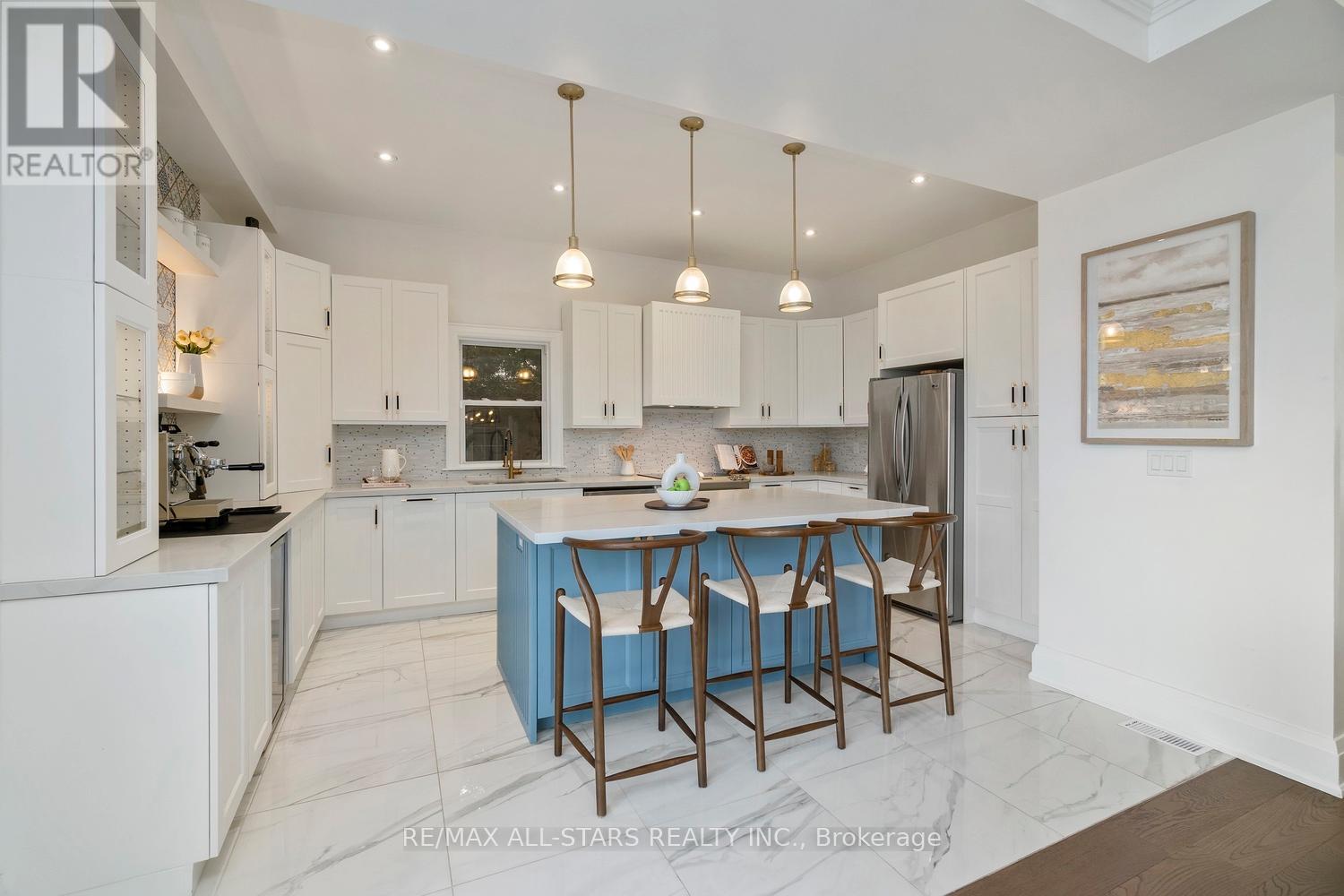 36 Athol Avenue, Toronto, Ontario  M8Z 2A4 - Photo 11 - W12920638