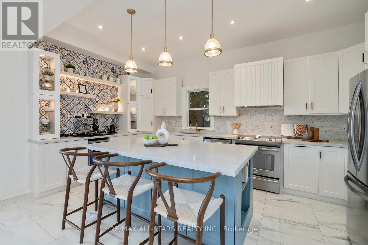 36 Athol Avenue, Toronto, Ontario  M8Z 2A4 - Photo 12 - W12920638