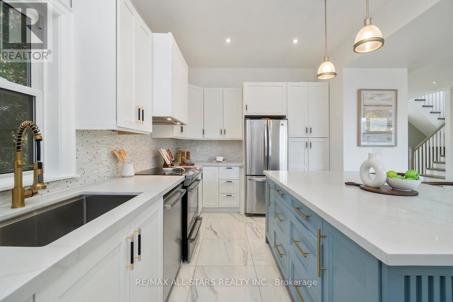 36 Athol Avenue, Toronto, Ontario  M8Z 2A4 - Photo 14 - W12920638