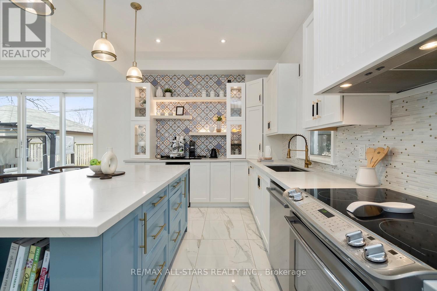 36 Athol Avenue, Toronto, Ontario  M8Z 2A4 - Photo 15 - W12920638