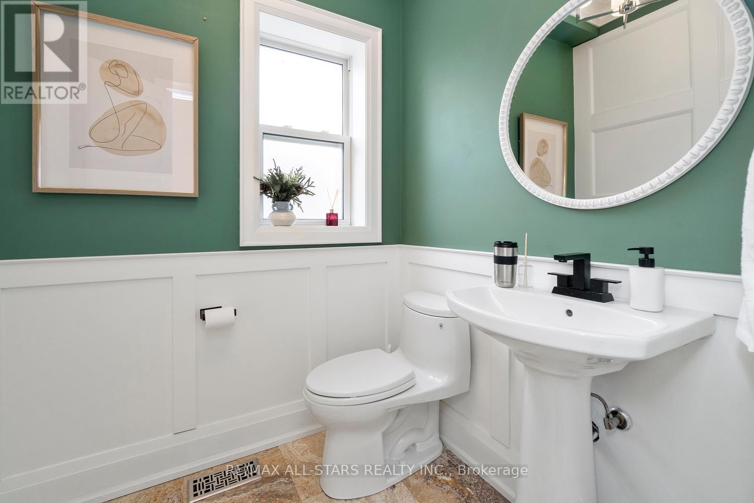 36 Athol Avenue, Toronto, Ontario  M8Z 2A4 - Photo 17 - W12920638