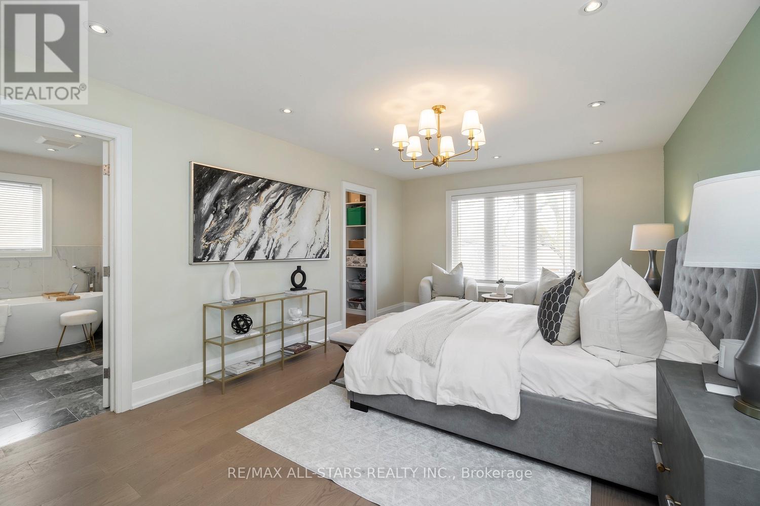 36 Athol Avenue, Toronto, Ontario  M8Z 2A4 - Photo 19 - W12920638