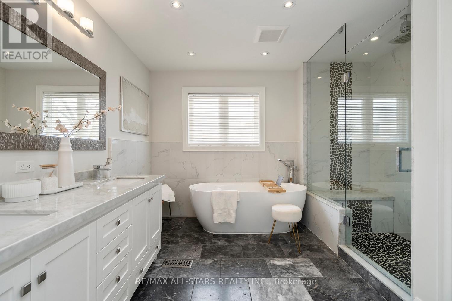 36 Athol Avenue, Toronto, Ontario  M8Z 2A4 - Photo 20 - W12920638