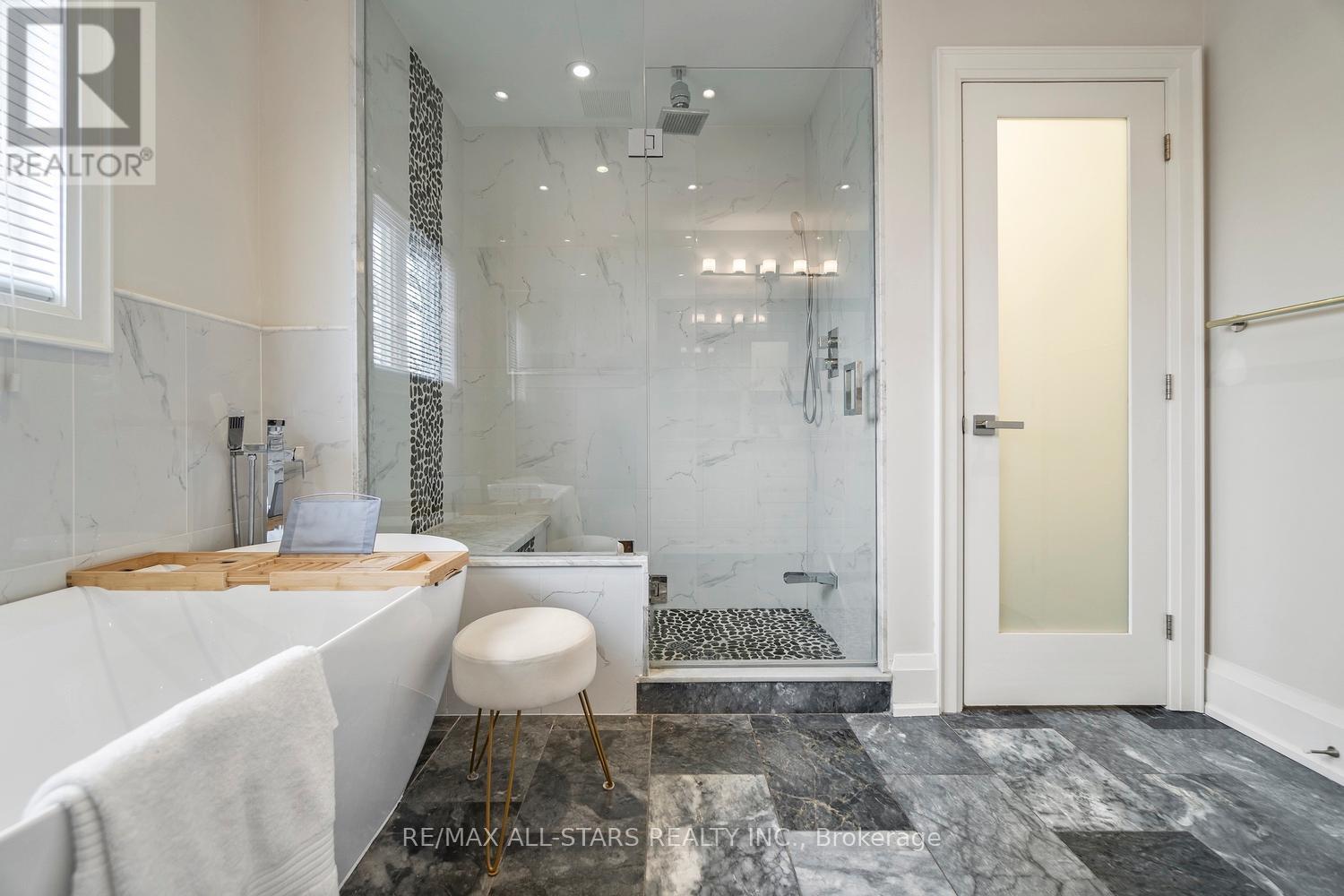 36 Athol Avenue, Toronto, Ontario  M8Z 2A4 - Photo 21 - W12920638