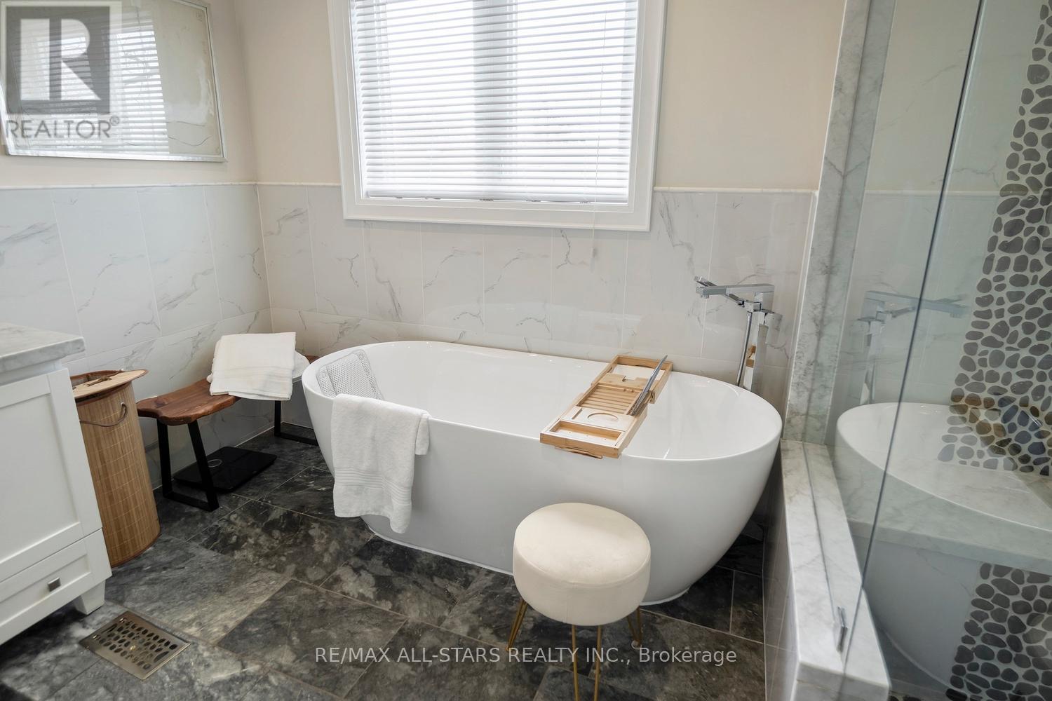 36 Athol Avenue, Toronto, Ontario  M8Z 2A4 - Photo 22 - W12920638