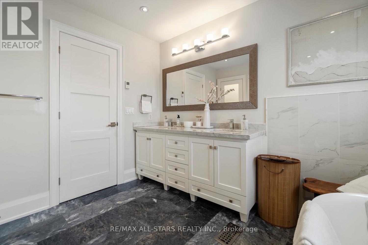 36 Athol Avenue, Toronto, Ontario  M8Z 2A4 - Photo 23 - W12920638