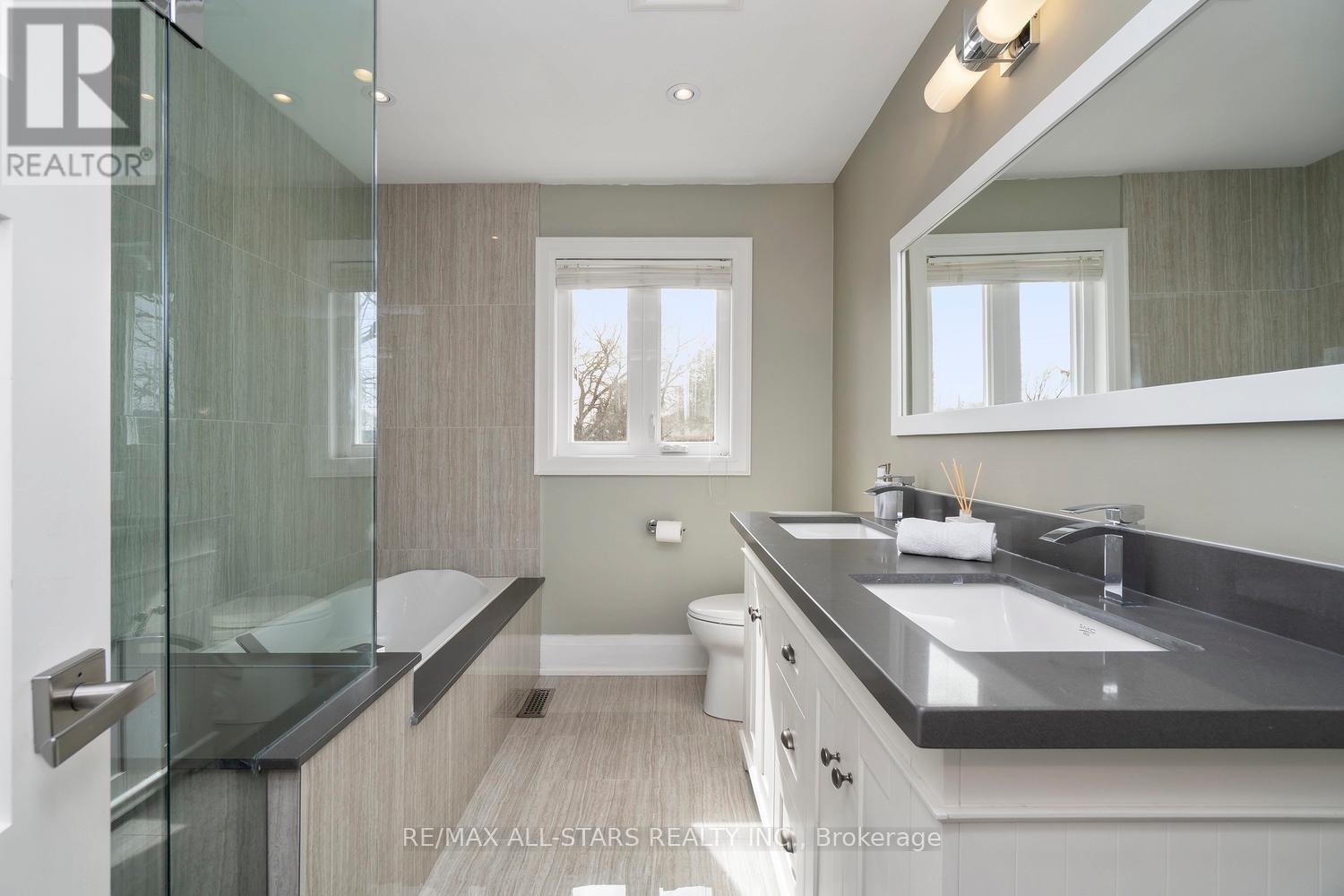 36 Athol Avenue, Toronto, Ontario  M8Z 2A4 - Photo 27 - W12920638