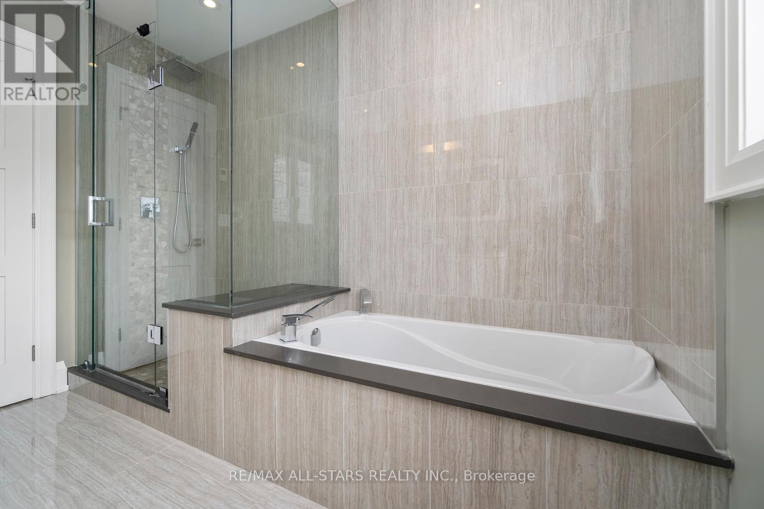 36 Athol Avenue, Toronto, Ontario  M8Z 2A4 - Photo 28 - W12920638