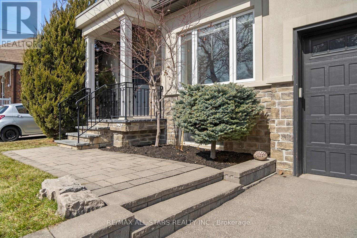 36 Athol Avenue, Toronto, Ontario  M8Z 2A4 - Photo 3 - W12920638