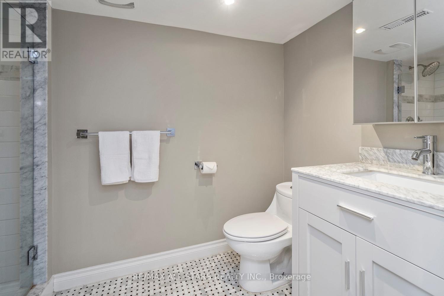 36 Athol Avenue, Toronto, Ontario  M8Z 2A4 - Photo 36 - W12920638