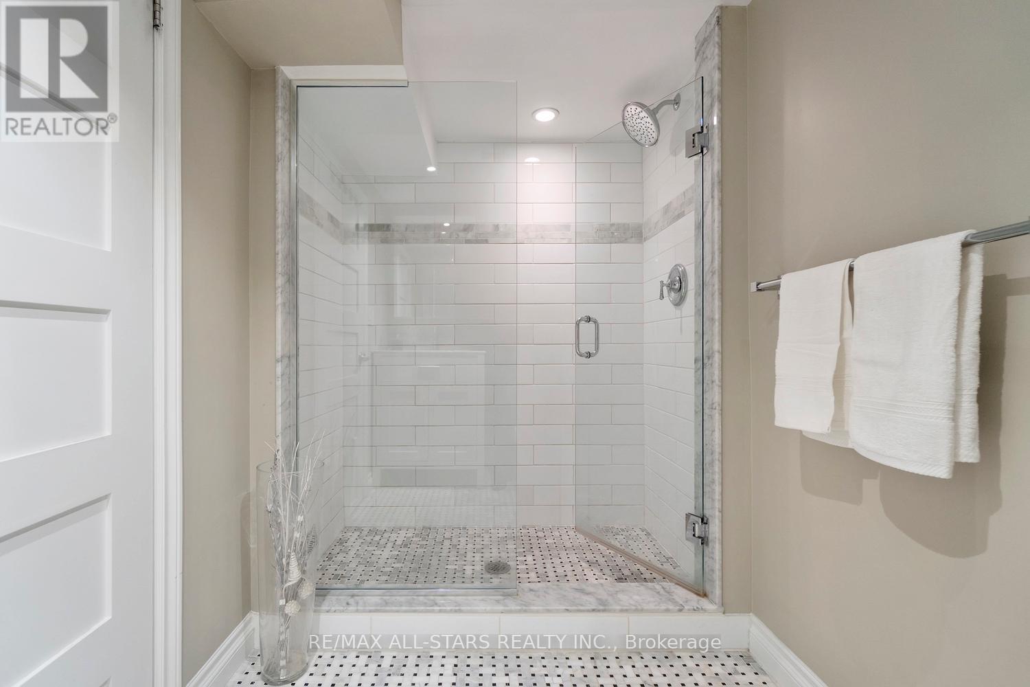 36 Athol Avenue, Toronto, Ontario  M8Z 2A4 - Photo 37 - W12920638