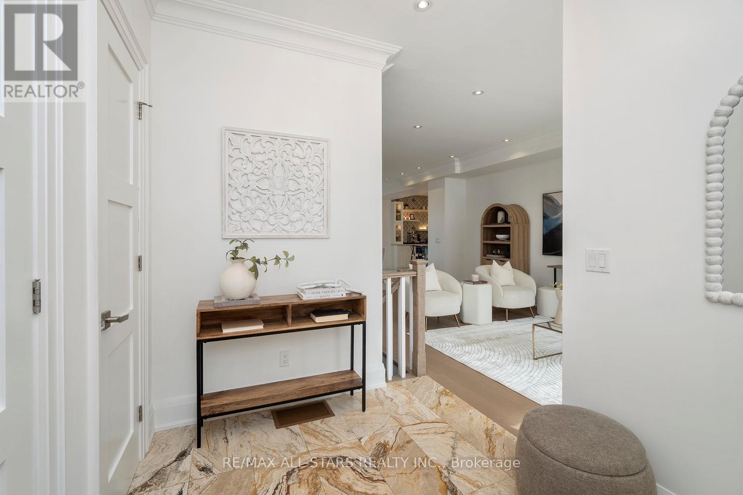 36 Athol Avenue, Toronto, Ontario  M8Z 2A4 - Photo 4 - W12920638