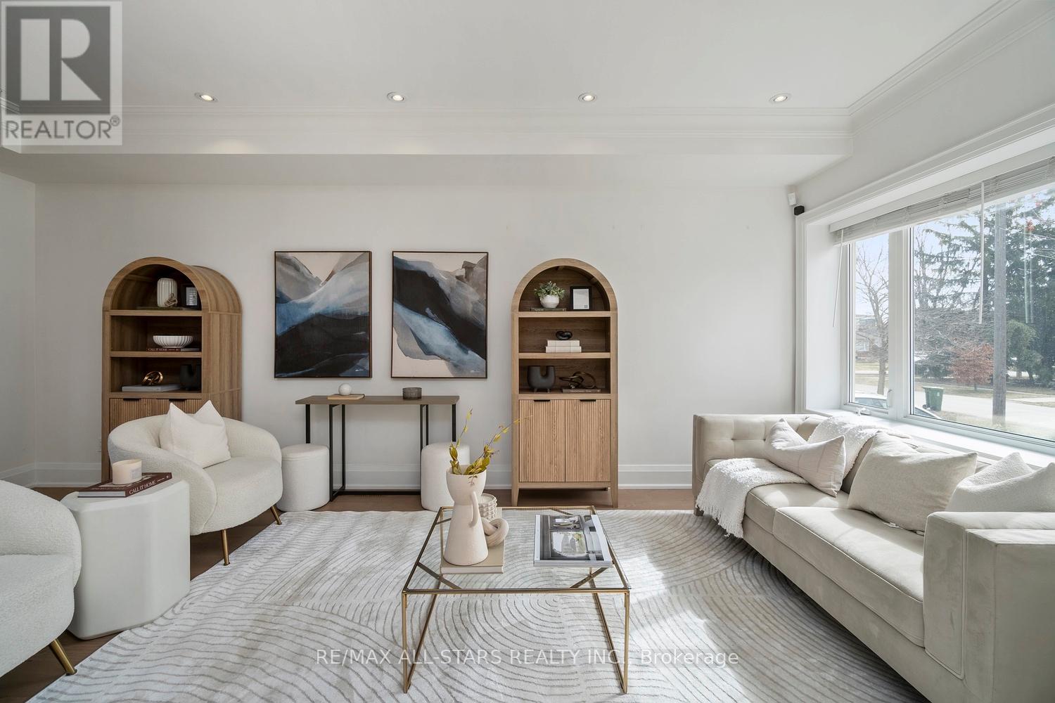 36 Athol Avenue, Toronto, Ontario  M8Z 2A4 - Photo 5 - W12920638