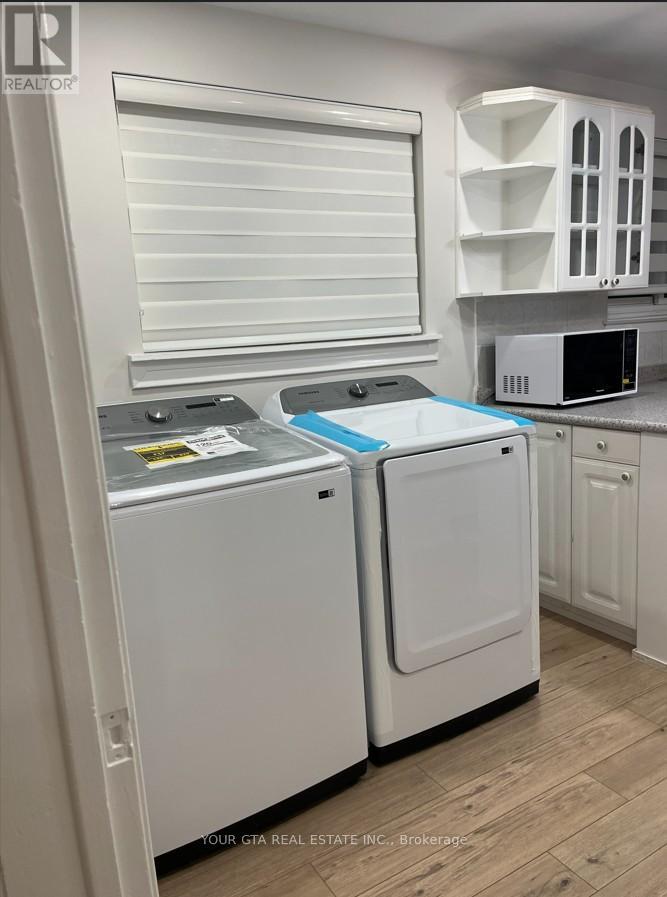 Upper - 1867 Sandgate Crescent, Mississauga, Ontario  L5J 2E7 - Photo 11 - W12920654