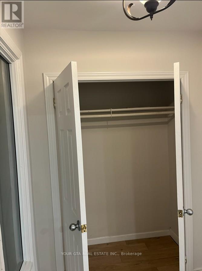 Upper - 1867 Sandgate Crescent, Mississauga, Ontario  L5J 2E7 - Photo 12 - W12920654