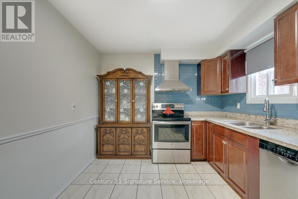 45 - 3175 Kirwin Avenue, Mississauga, Ontario  L5A 3M4 - Photo 14 - W12920656