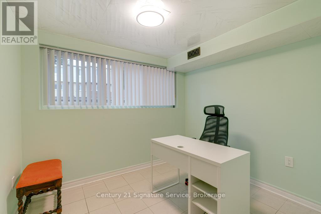 45 - 3175 Kirwin Avenue, Mississauga, Ontario  L5A 3M4 - Photo 24 - W12920656