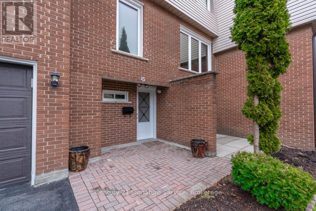 45 - 3175 Kirwin Avenue, Mississauga, Ontario  L5A 3M4 - Photo 3 - W12920656