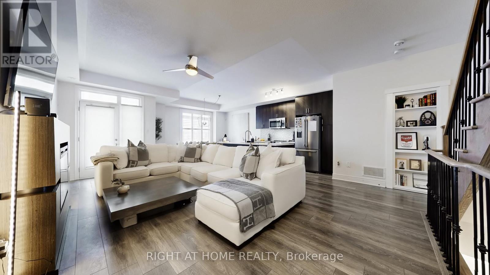 1423 Clarriage Court, Milton, Ontario  L9E 1J4 - Photo 5 - W12920664