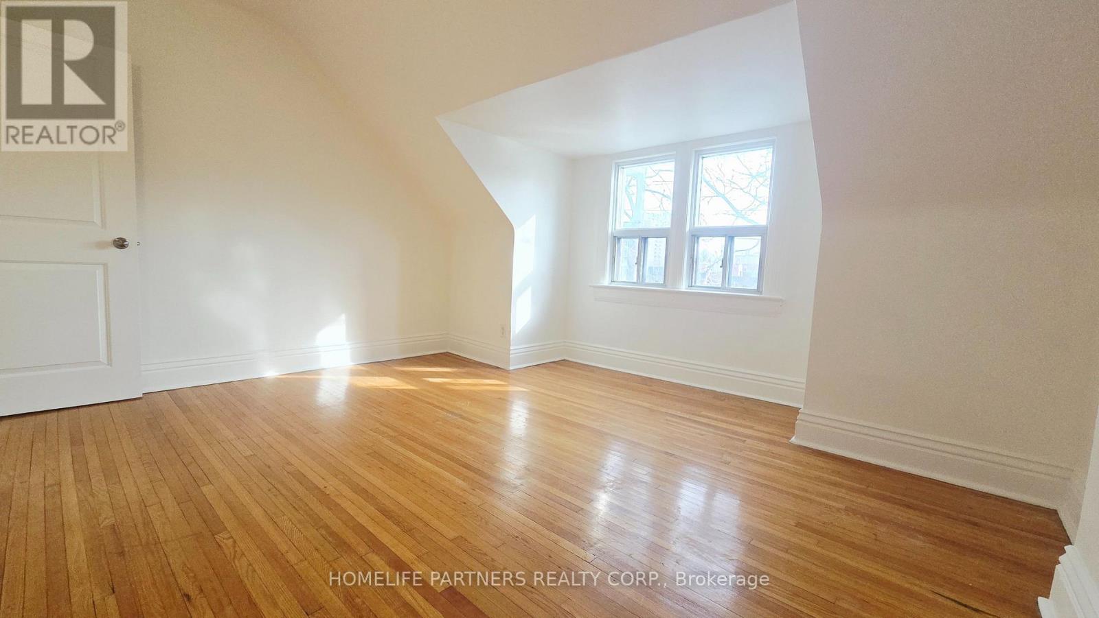 86 Macdonell Avenue, Toronto, Ontario  M6R 2A2 - Photo 15 - W12920692