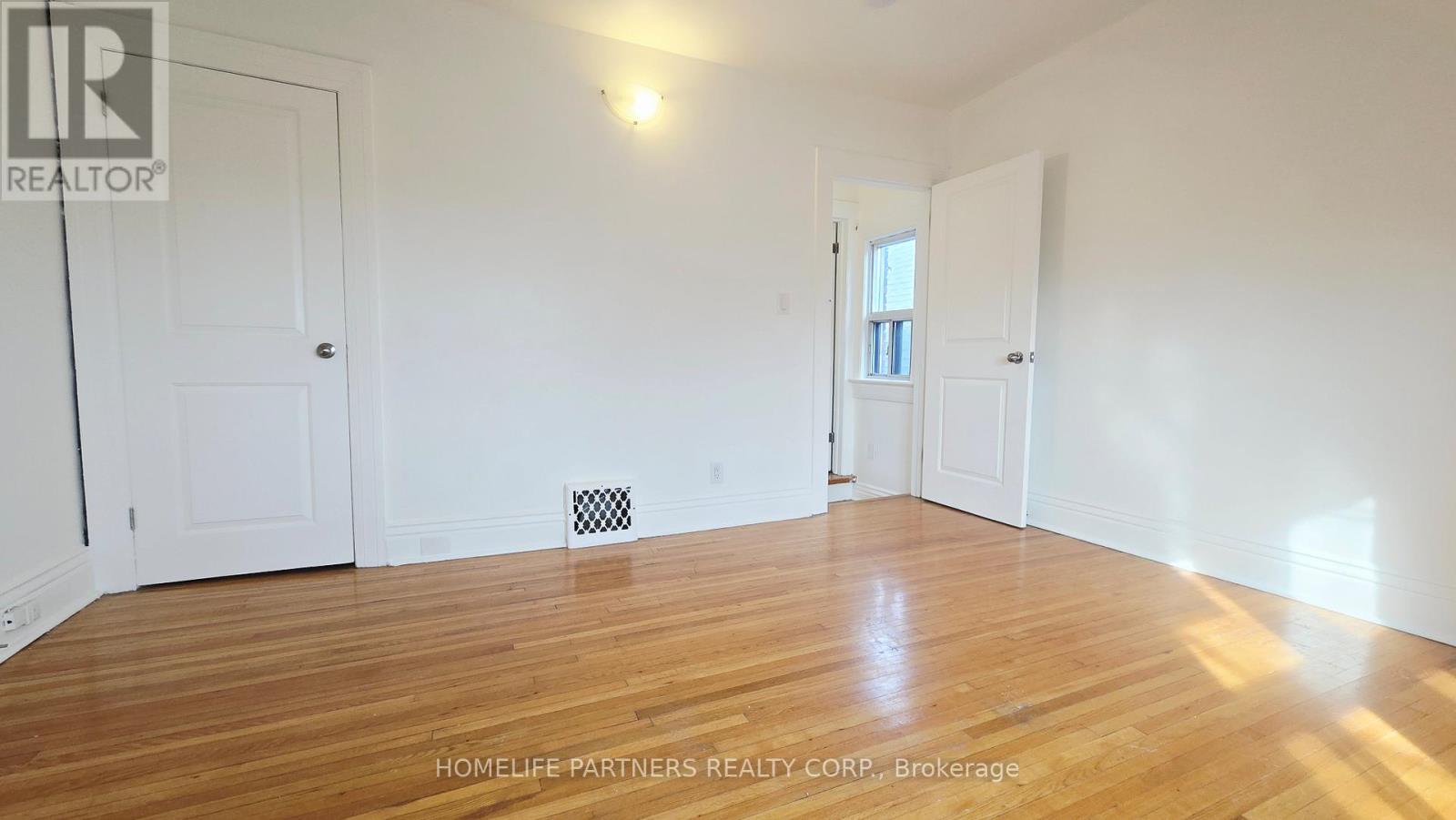 86 Macdonell Avenue, Toronto, Ontario  M6R 2A2 - Photo 16 - W12920692