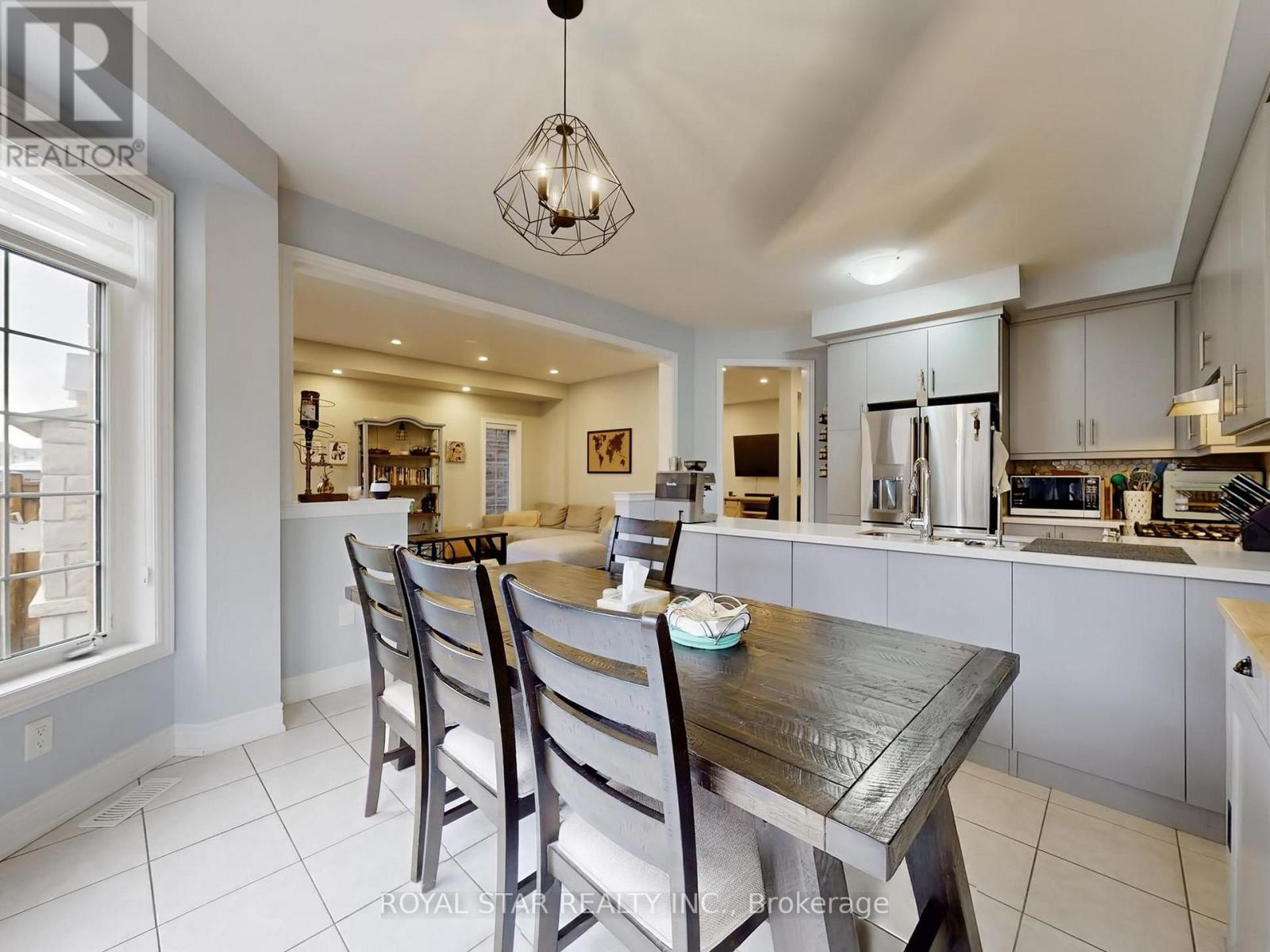 20 Walworth Street, Halton Hills, Ontario  L7G 0N5 - Photo 11 - W12920698