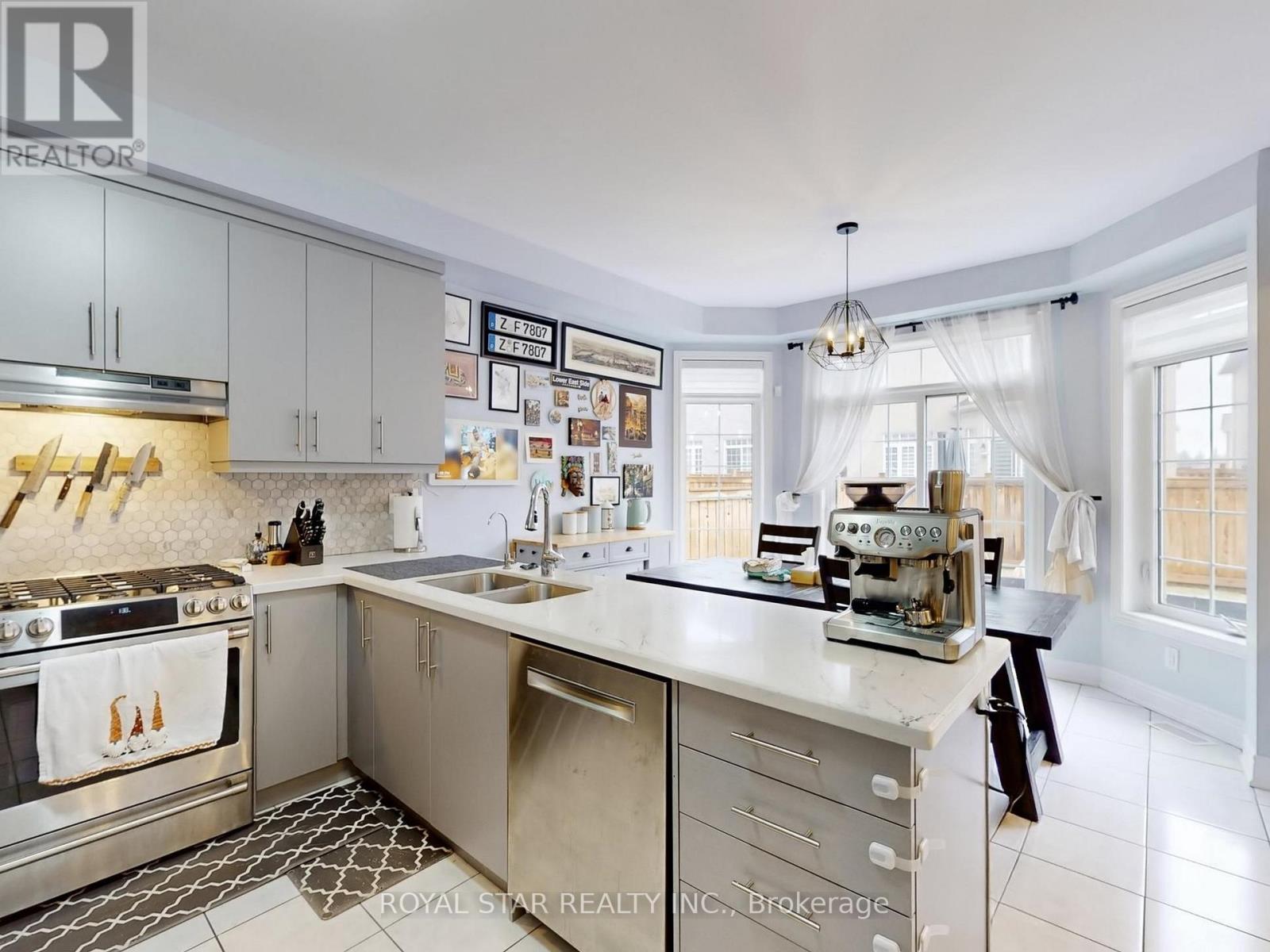 20 Walworth Street, Halton Hills, Ontario  L7G 0N5 - Photo 13 - W12920698