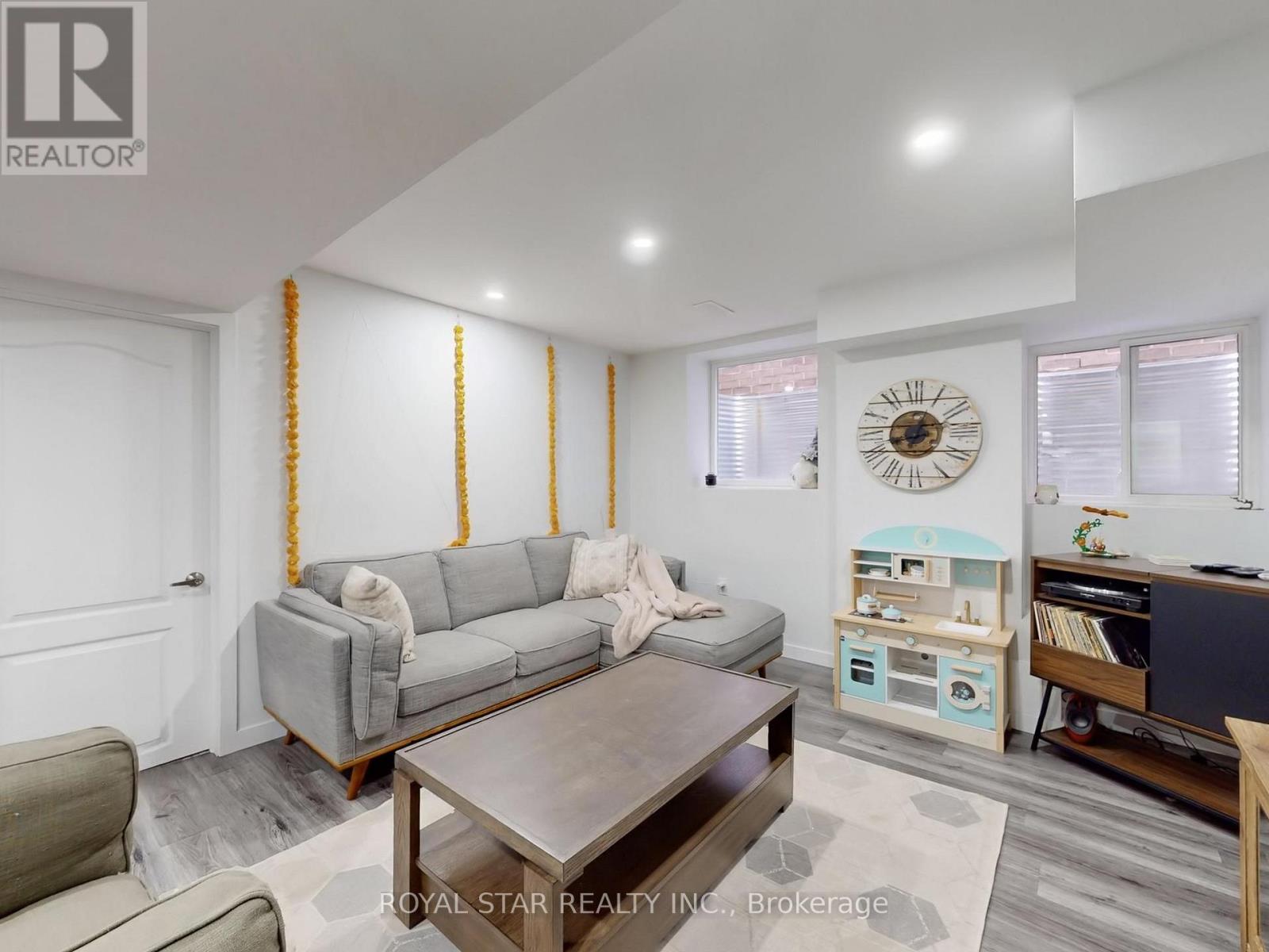 20 Walworth Street, Halton Hills, Ontario  L7G 0N5 - Photo 38 - W12920698