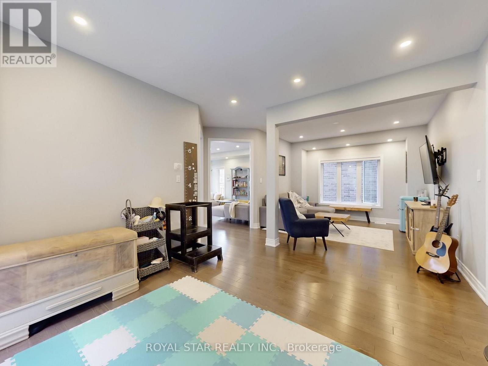 20 Walworth Street, Halton Hills, Ontario  L7G 0N5 - Photo 6 - W12920698