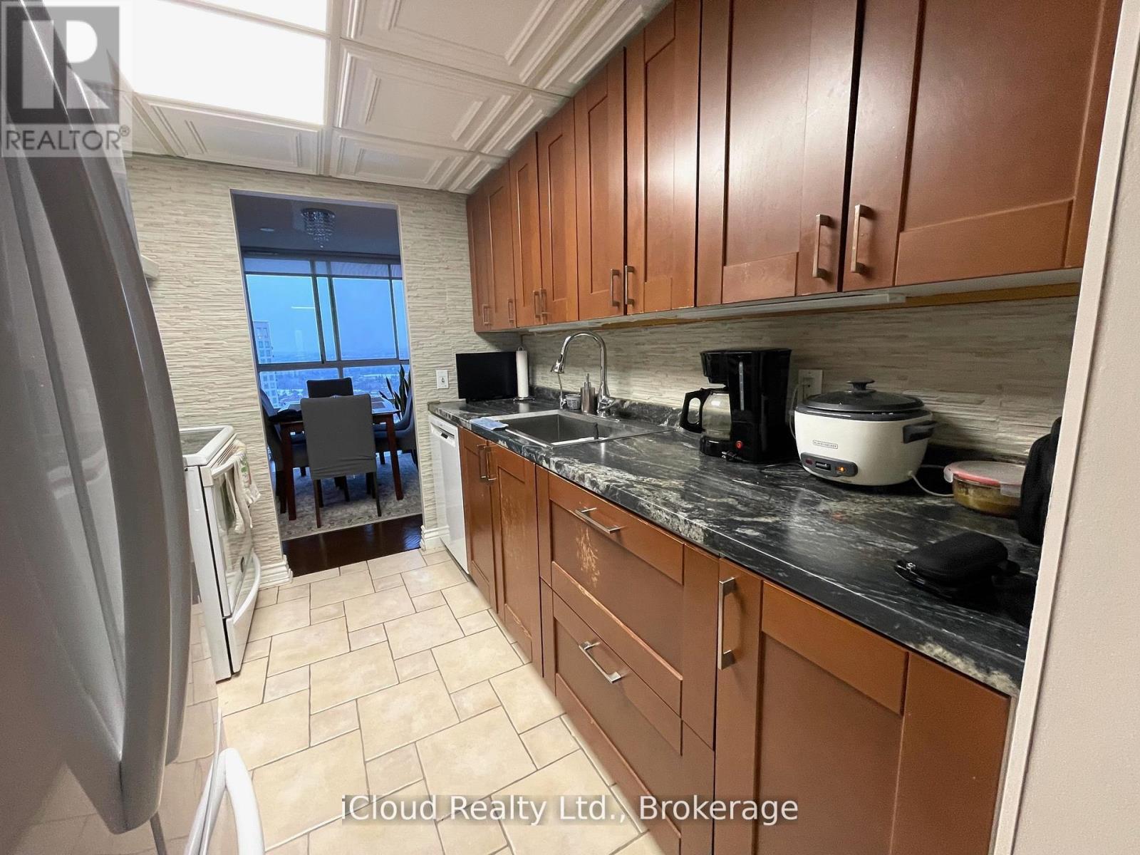 3208 - 3650 Kaneff Crescent, Mississauga, Ontario  L5A 4A1 - Photo 7 - W12920706