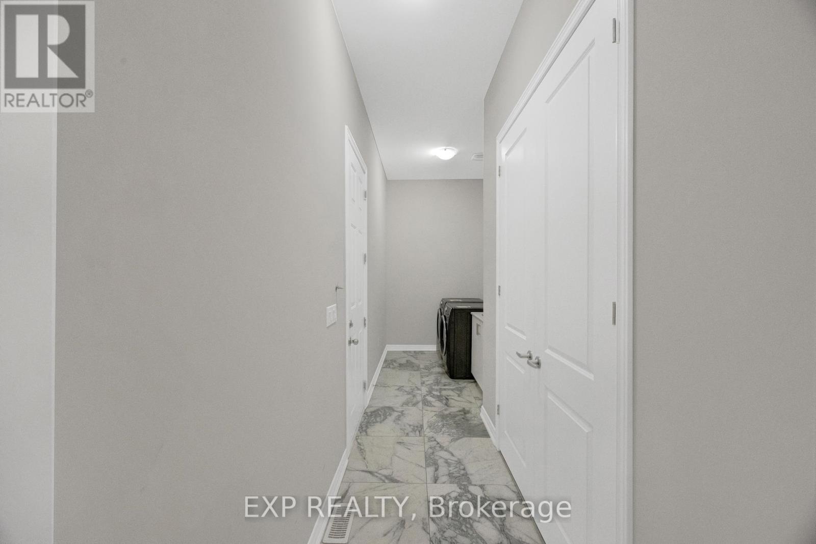 34 Carnegie Drive, Oakville, Ontario  L6H 0V8 - Photo 7 - W12920732