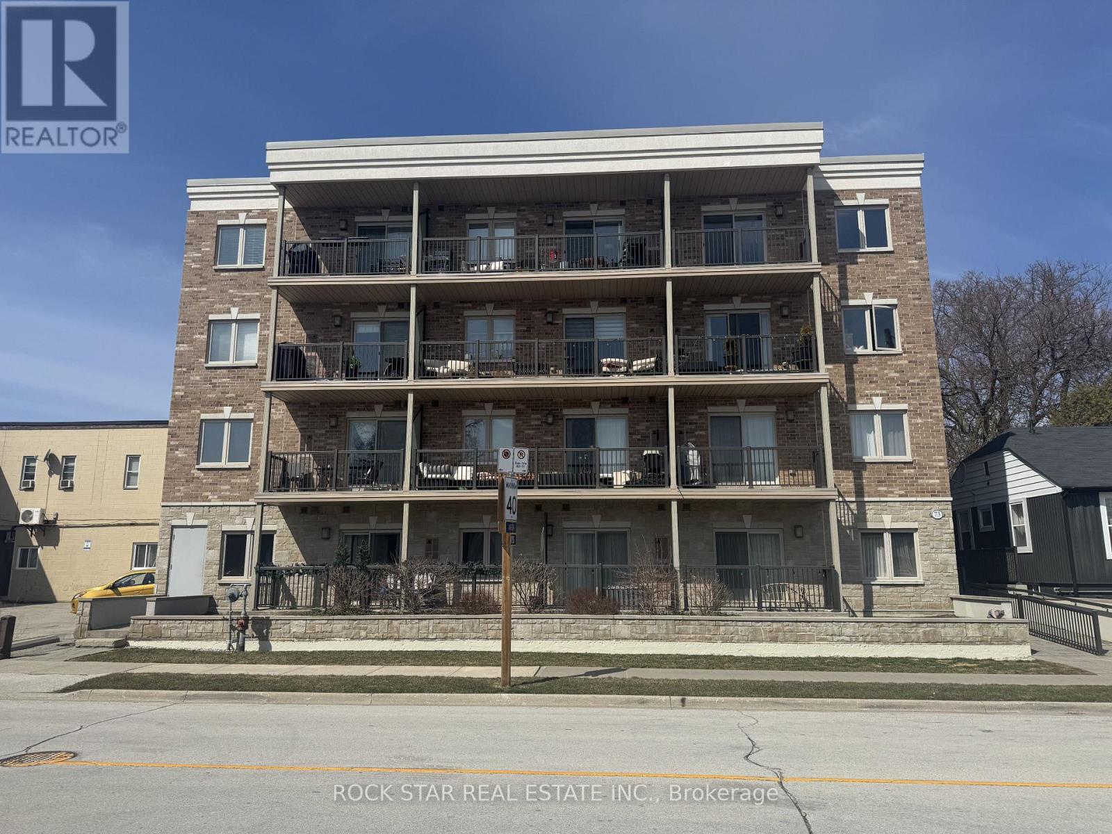 305 - 73 Washington Avenue, Oakville, Ontario  L6K 1W5 - Photo 1 - W12920744