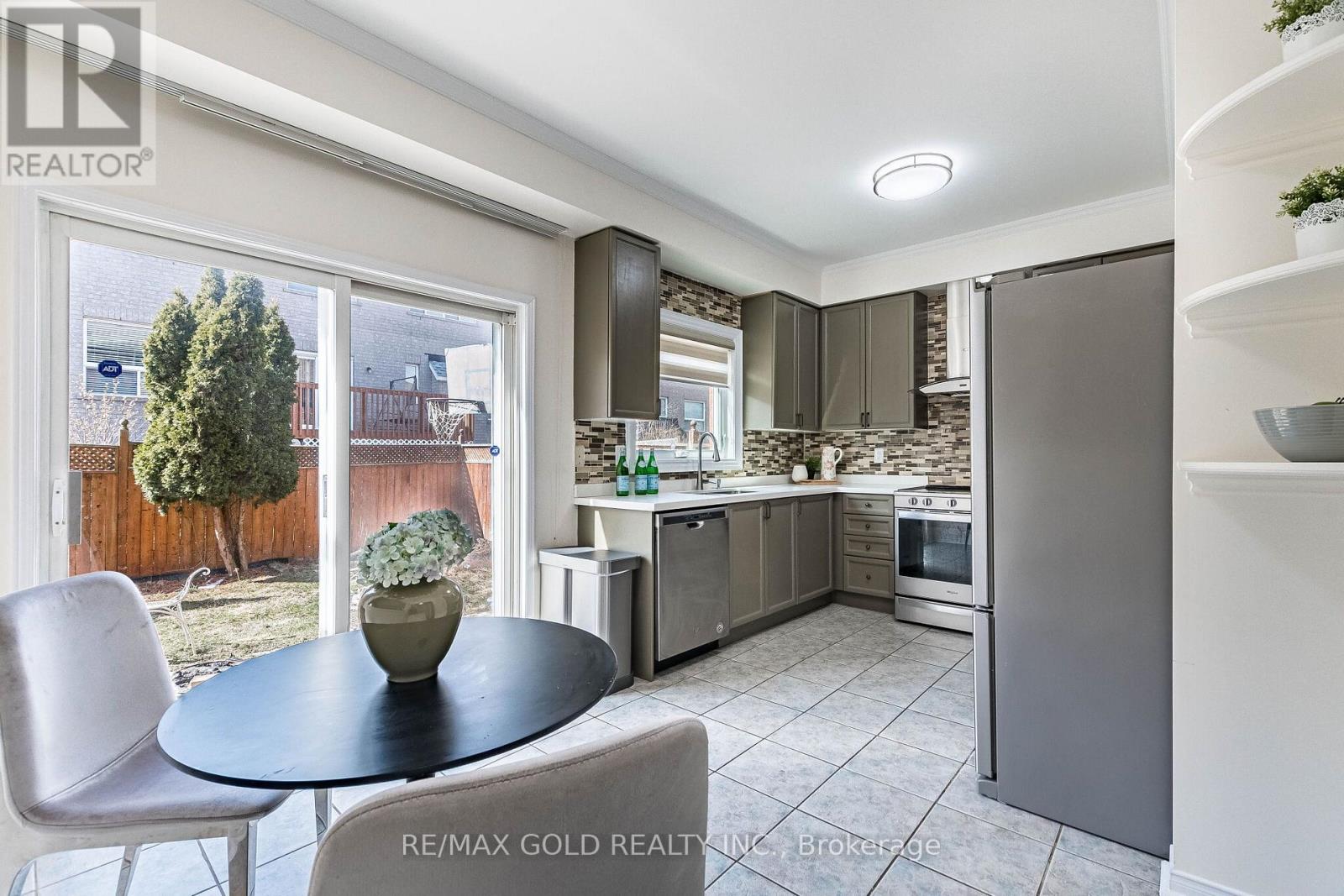 26 Waterdale Road, Brampton, Ontario  L7A 1S3 - Photo 12 - W12920754