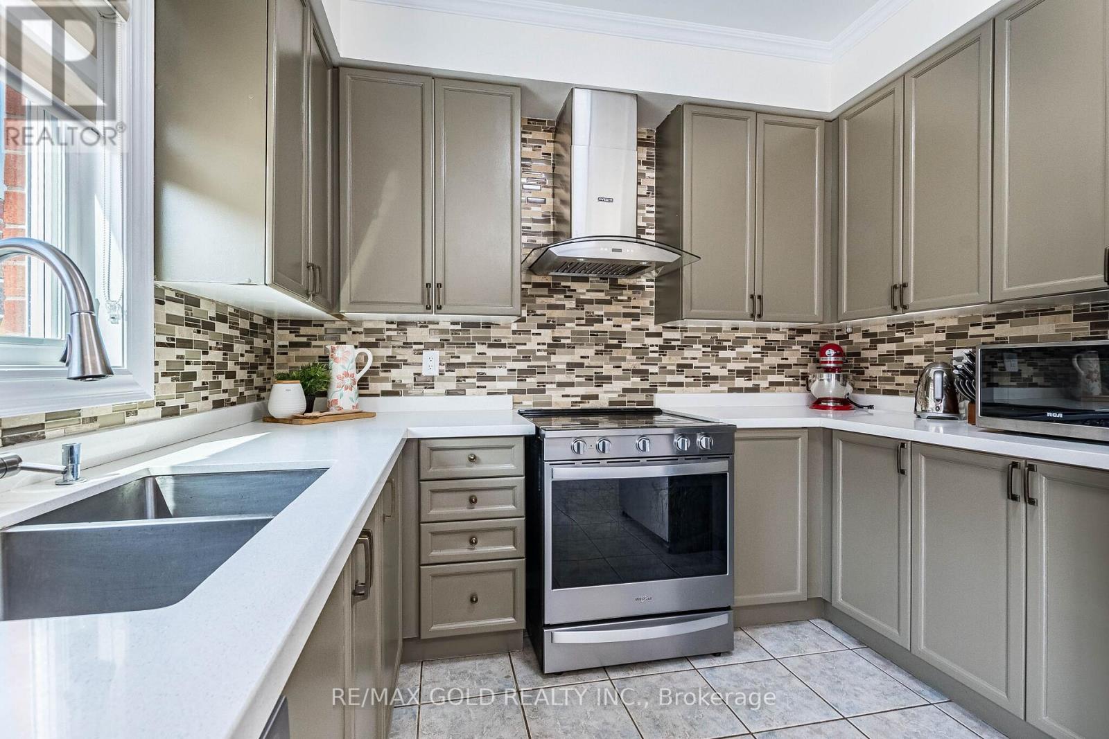 26 Waterdale Road, Brampton, Ontario  L7A 1S3 - Photo 15 - W12920754